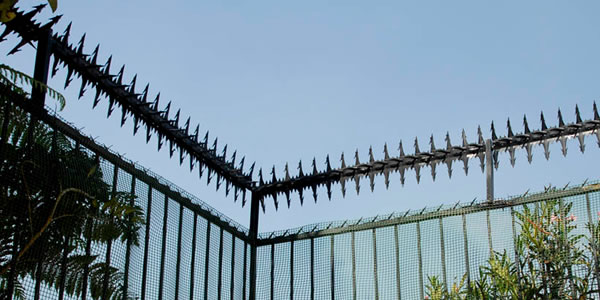 metal fence spikes